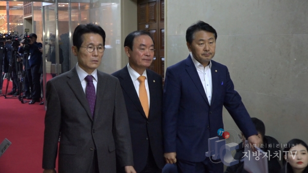 정의당 윤소하(왼쪽부터), 민주평화당 장병완, 바른미래당 김관영 원내대표
