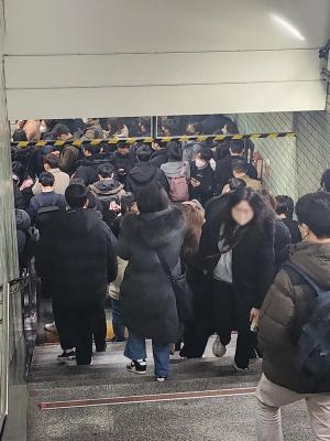 [포토]서울지하철공사 총파업 당일 퇴근길